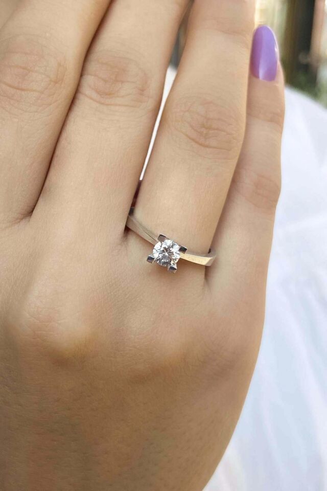 Kalın Tırnak Tektaş Yüzük 6x6mm