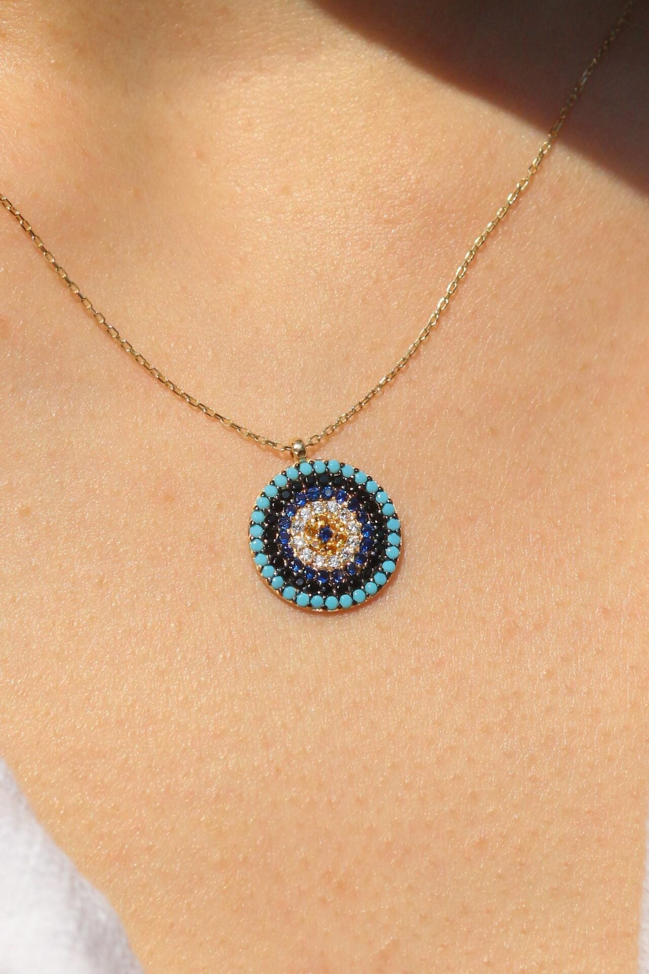 Sosyete Gözü Çok Renkli Taşlı 1,9 cm Çaplı Kolye 14 Ayar Sarı Altın