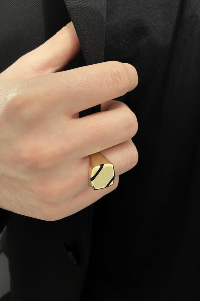 Siyah Çizgili Kare Şövalye 14 Ayar Sarı Altın Erkek Yüzük