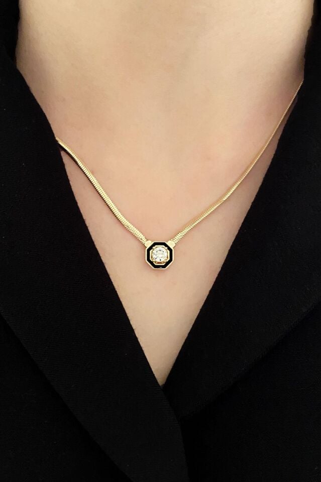 Siyah Mineli Tek Taş Balık Sırtı Zincir Kolye