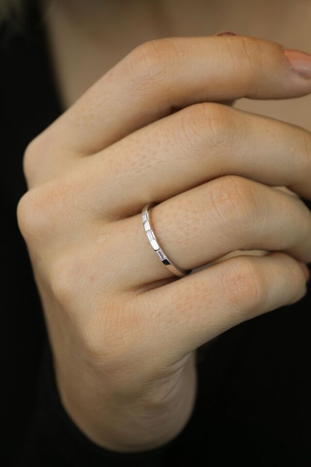 Aralıklı Üç Baget İnce Yüzük 14 Ayar Beyaz Altın