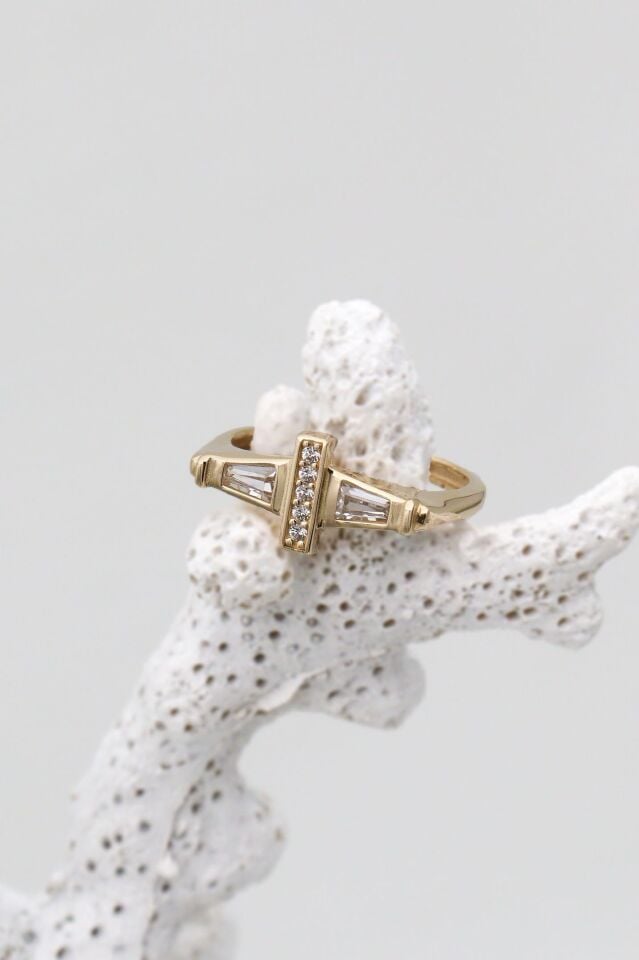 Fantezi Taşlı Simetrik Yüzük 14 Ayar Altın