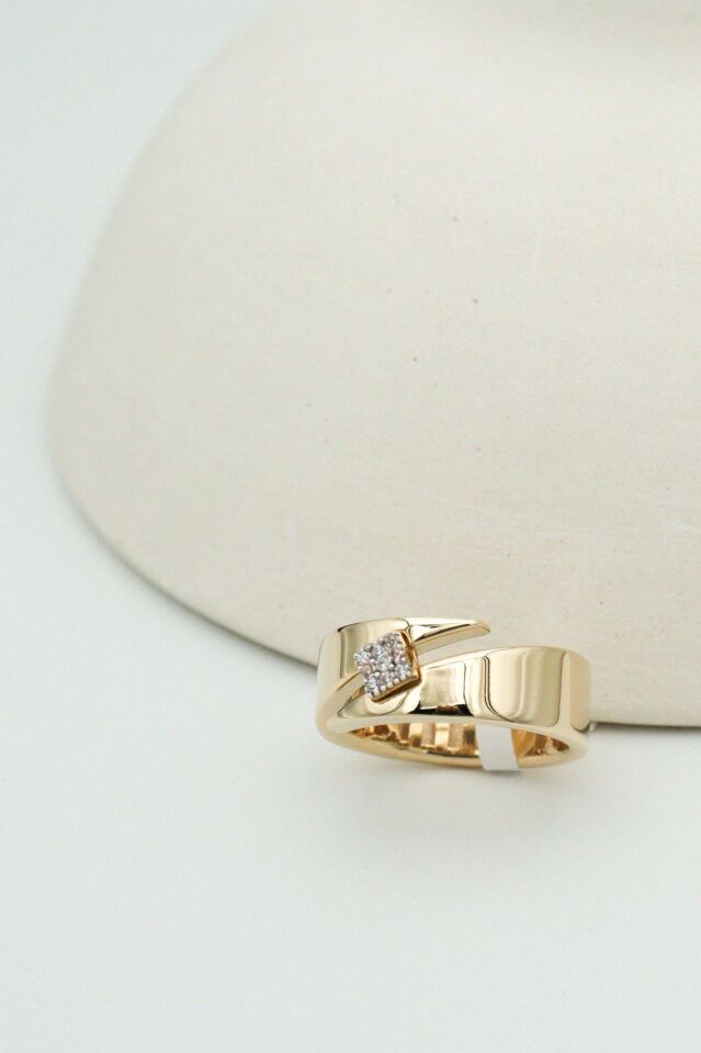 Sarmal Kare Işıltılı 14 Ayar Altın Yüzük