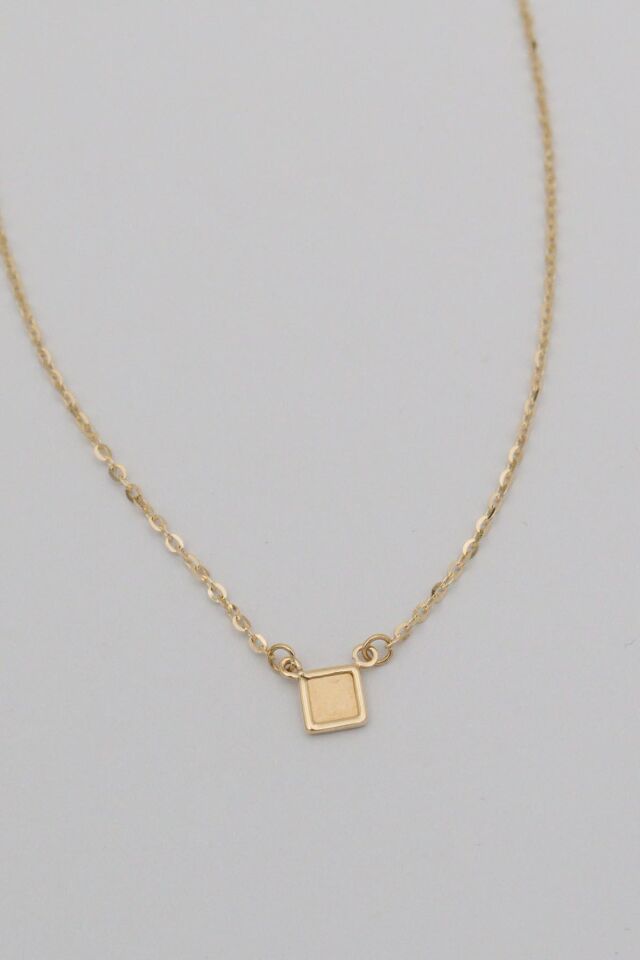 14 Ayar Altın Mini Kare Plaka Kolye