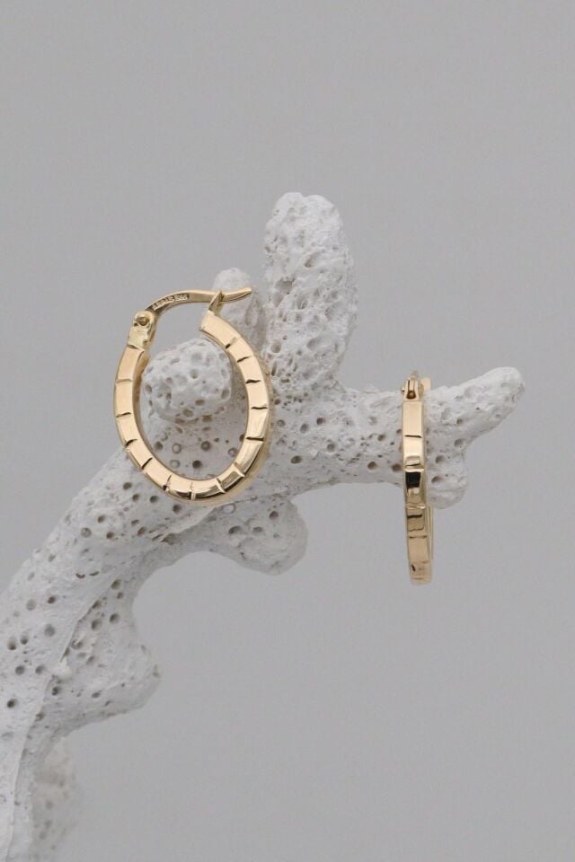 Küp Desen 14 Ayar Altın Oval Küpe