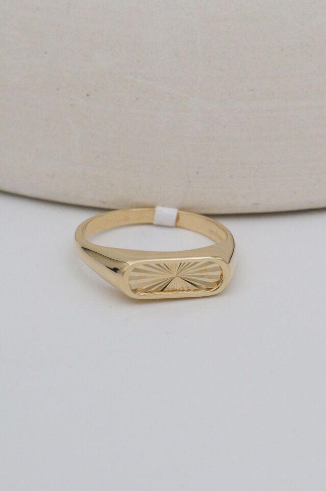 Üzeri Lazer Desenli Elips 14 Ayar Altın Yüzük