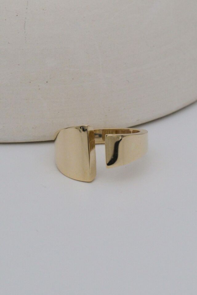 Kalın Asimetrik Ortası Açık 14 Ayar Altın Yüzük