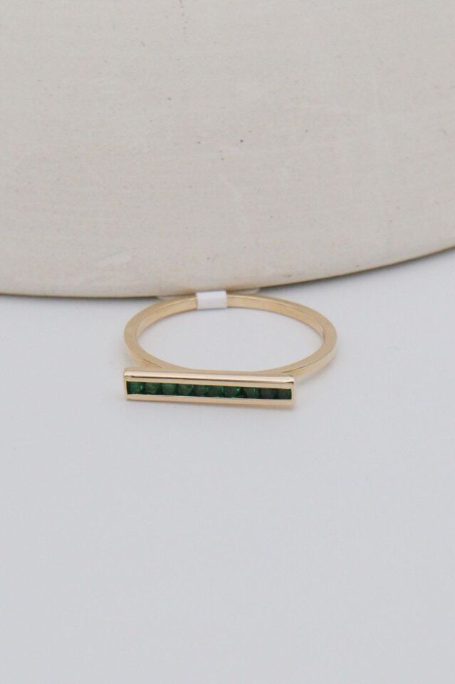 İnce Line Yeşil Baget Taşlı 14 Ayar Altın Yüzük