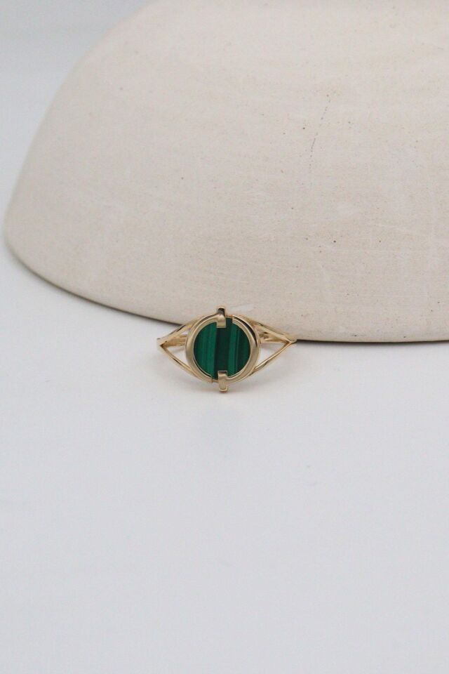 Yuvarlak Yeşil Taşlı 14 Ayar Altın Yüzük