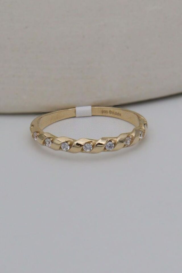 Ara Taşlı 14 Ayar Altın Burgulu Yüzük