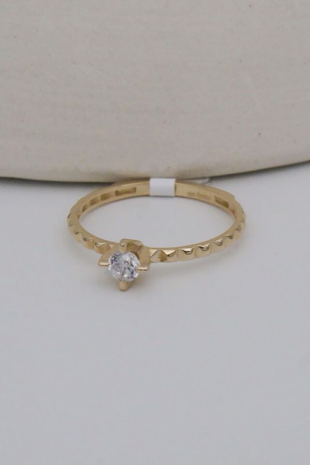 Yanları Piramit Minimal 14 Ayar Altın Tektaş Yüzük