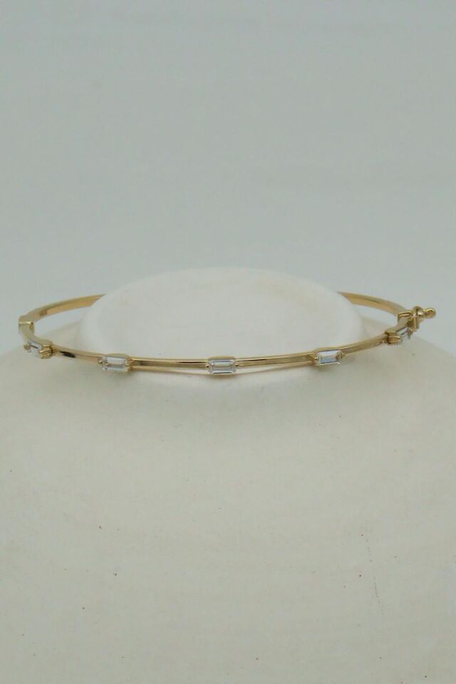 Aralıklı Baget Taşlı 14 Ayar Altın İnce Kelepçe