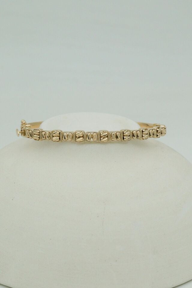 Üzeri Kare Dorikalı 14 Ayar Altın Kelepçe