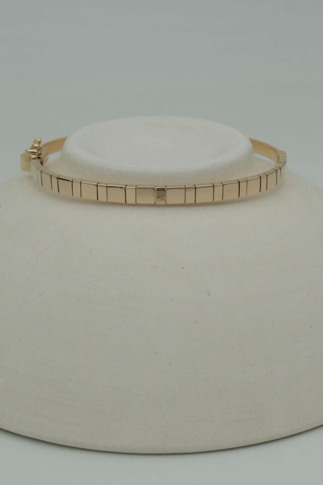 Üzeri Kare Kare 14 Ayar Altın Plaka Kelepçe