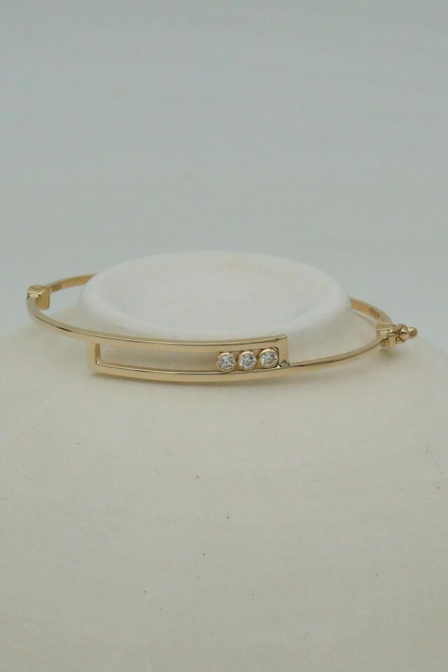 Üç Taşlı Dikdörtgen 14 Ayar Altın Kelepçe