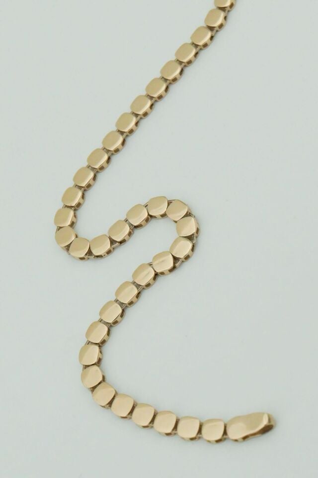 Kare Plaka Sıralı 14 Ayar Altın Bileklik